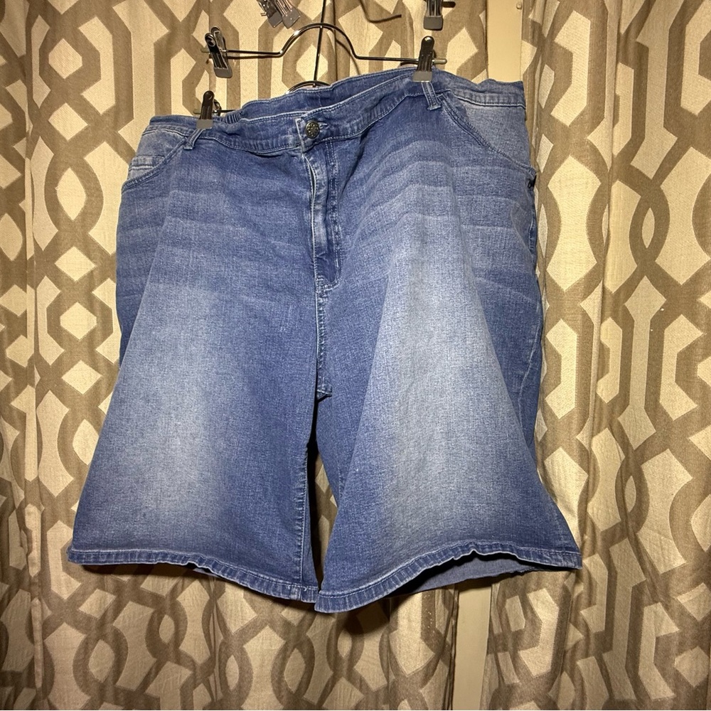 Catherines Classic Blue Denim Jean Shorts Size 28.  0080